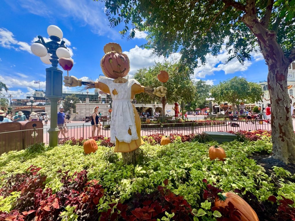 2025 magic kingdom halloween decorations pumpkin 8 – WDWINFO.COM Halloween Decor Has Arrived at Disney’s Magic Kingdom! 2025 magic kingdom halloween decorations pumpkin 8