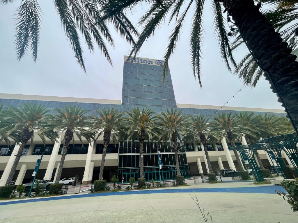 Hilton-Anaheim-Disneyland-05 – WDWINFO.COM Discover the Hilton Anaheim: The Disneyland Area’s Largest Hotel Hilton-Anaheim-Disneyland-05
