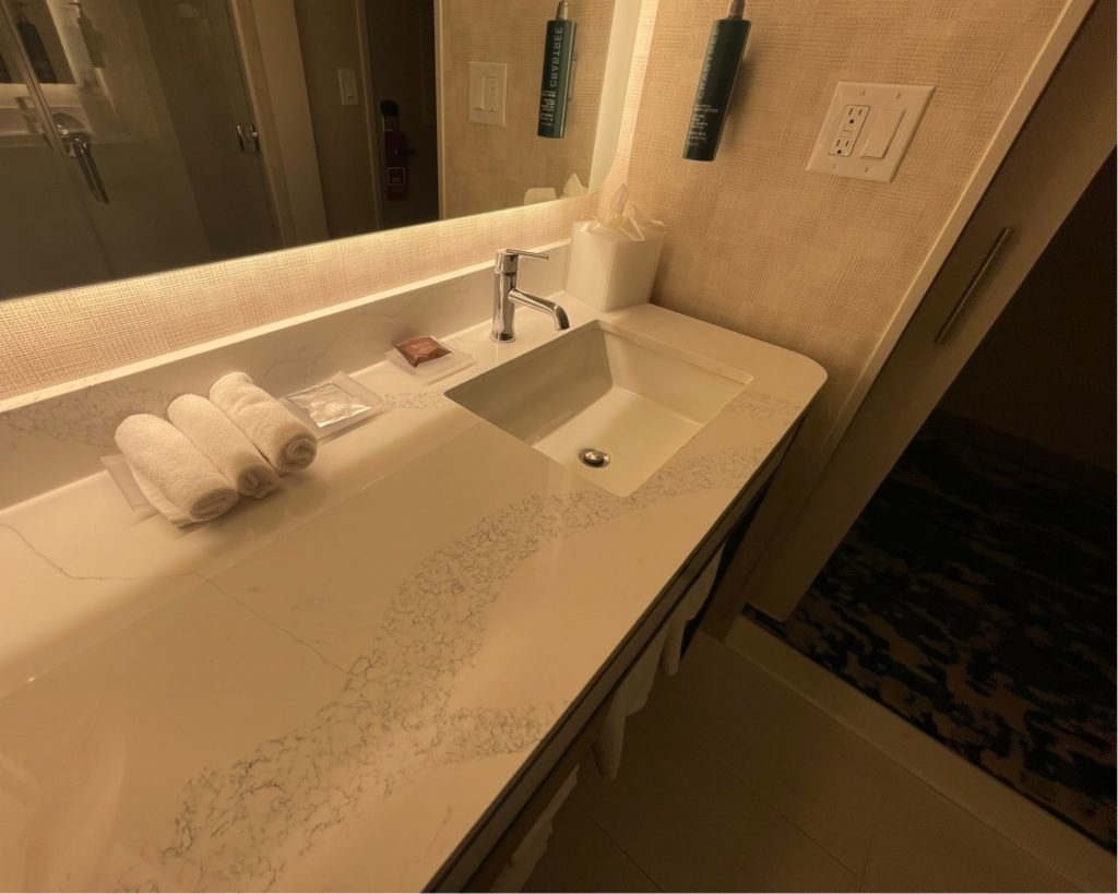 Hilton-Anaheim-Disneyland-21 – WDWINFO.COM Discover the Hilton Anaheim: The Disneyland Area’s Largest Hotel Hilton-Anaheim-Disneyland-21