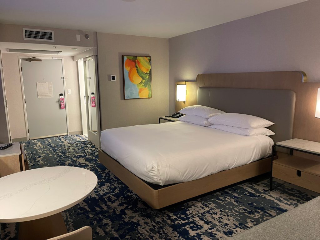 Hilton-Anaheim-Disneyland-27 – WDWINFO.COM Discover the Hilton Anaheim: The Disneyland Area’s Largest Hotel Hilton-Anaheim-Disneyland-27