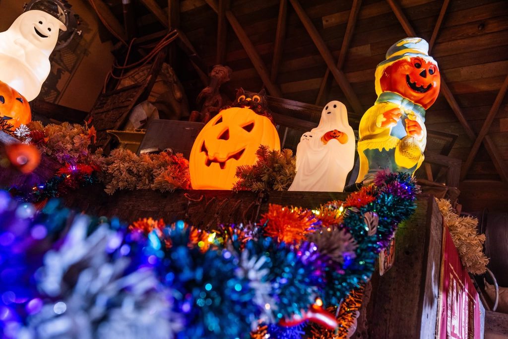 jock Lindsey's halloween bar 2025 – WDWINFO.COM First Look Inside Jock Lindsey’s HALLOWEEN Bar in Disney Springs! jock Lindsey's halloween bar 2025