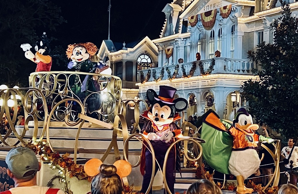 MNSSHP-2024-4 – WDWINFO.COM Would You Want Tiered Holiday Party Nights at Disney World? MNSSHP-2024-4