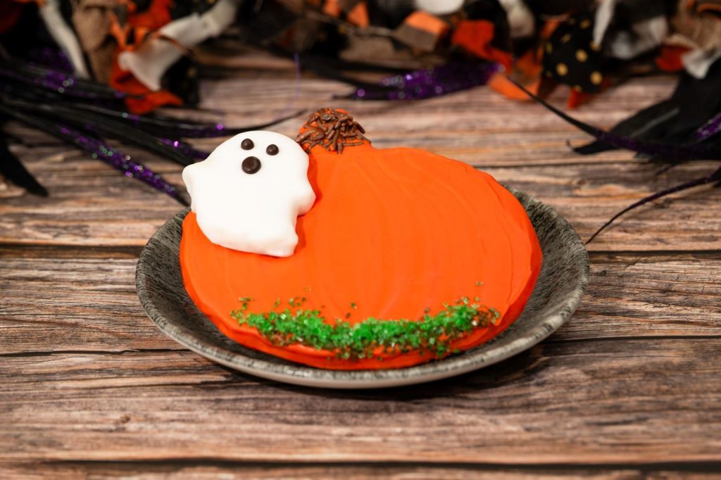 Pumpkin-Sugar-Cookie-Walt-Disney โ WDWINFO.COM New 2025 Halloween Snacks Coming to Walt Disney World Resort Hotels Pumpkin-Sugar-Cookie-Walt-Disney