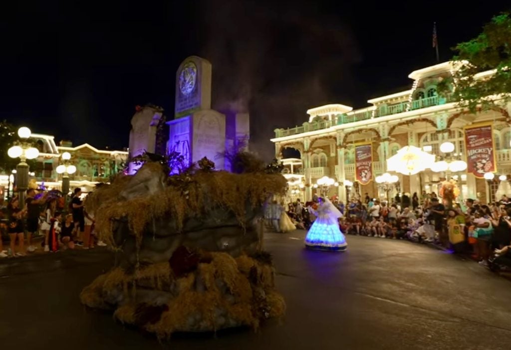boo to you parade MNSSHP 2025 12 – WDWINFO.COM Disney’s Boo-To-You Halloween Parade: 2025 Opening Night & Tips boo to you parade MNSSHP 2025 12