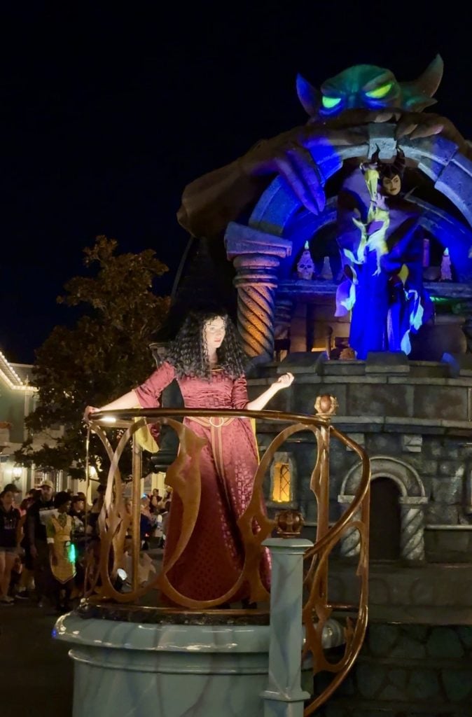 boo to you parade MNSSHP 2025 2 4 – WDWINFO.COM Disney’s Boo-To-You Halloween Parade: 2025 Opening Night & Tips boo to you parade MNSSHP 2025 2 4