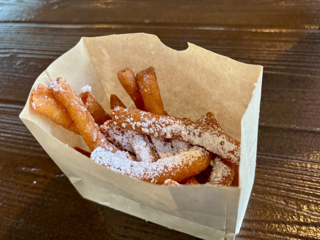 dlr-hungry-bear-bbq-jamboree-funnel-cake-fries – WDWINFO.COM Could This Be the BEST Sweet Snack at Disneyland? dlr-hungry-bear-bbq-jamboree-funnel-cake-fries
