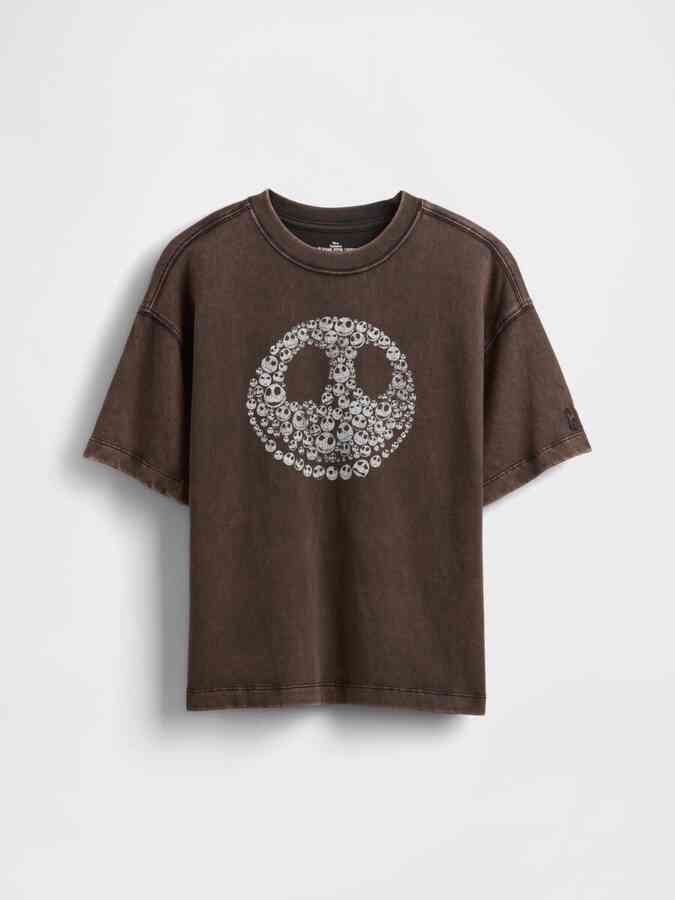 LAYDOWN โ WDWINFO.COM Check Out the NEW Gap x Disney Nightmare Before Christmas Merch Collection LAYDOWN
