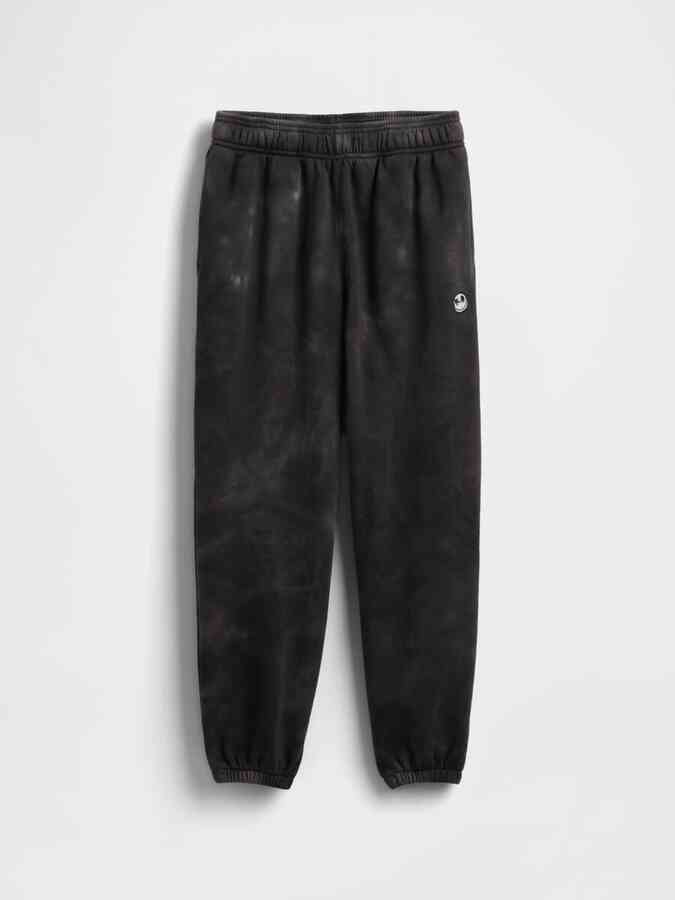 LAYDOWN โ WDWINFO.COM Check Out the NEW Gap x Disney Nightmare Before Christmas Merch Collection LAYDOWN