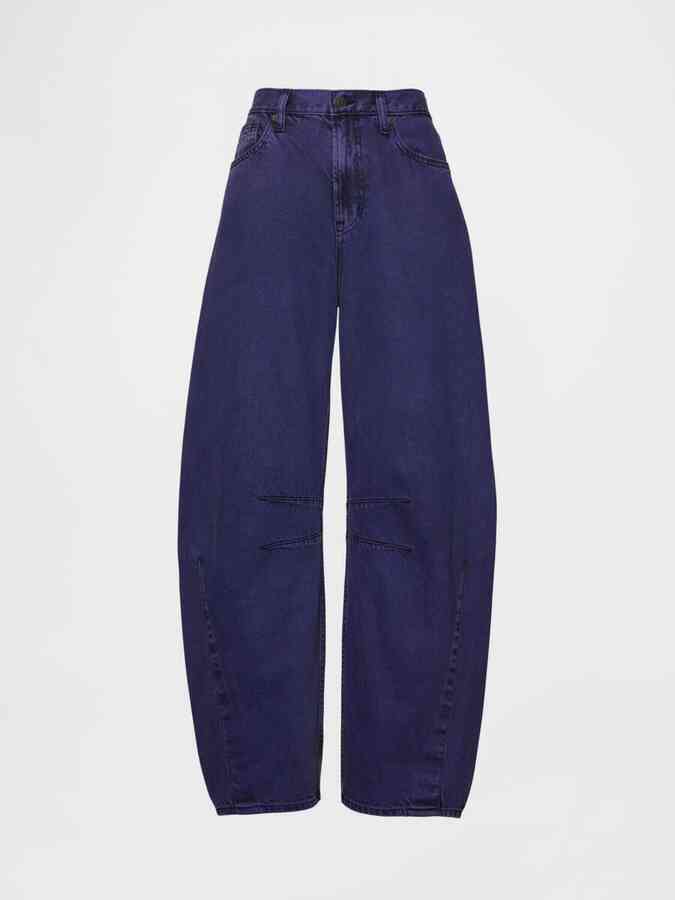 LAYDOWN โ WDWINFO.COM Check Out the NEW Gap x Disney Nightmare Before Christmas Merch Collection LAYDOWN