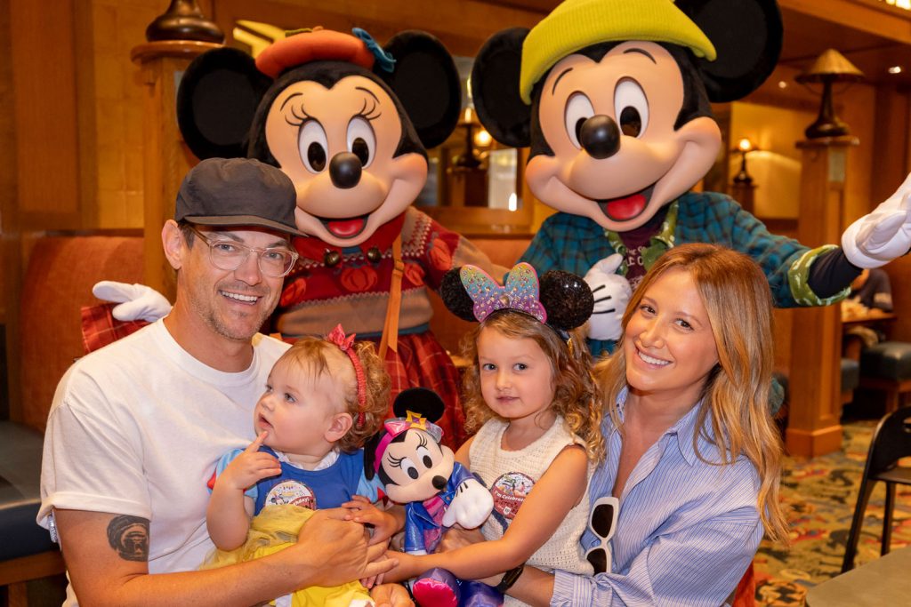 Which Celebrities Have You Seen at Disney Parks? ashley-tisdale-fam