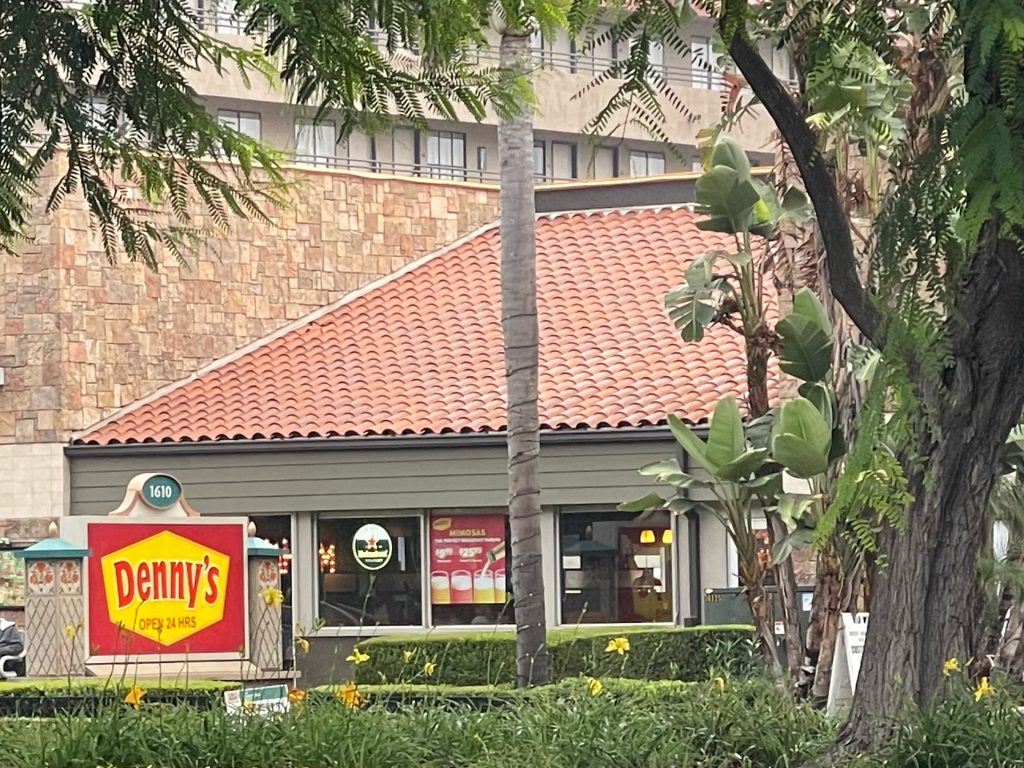 Disneyland-Resort-local-food-03 – WDWINFO.COM Stretch Your Disneyland Food Budget With 5 Familiar Chains Disneyland-Resort-local-food-03