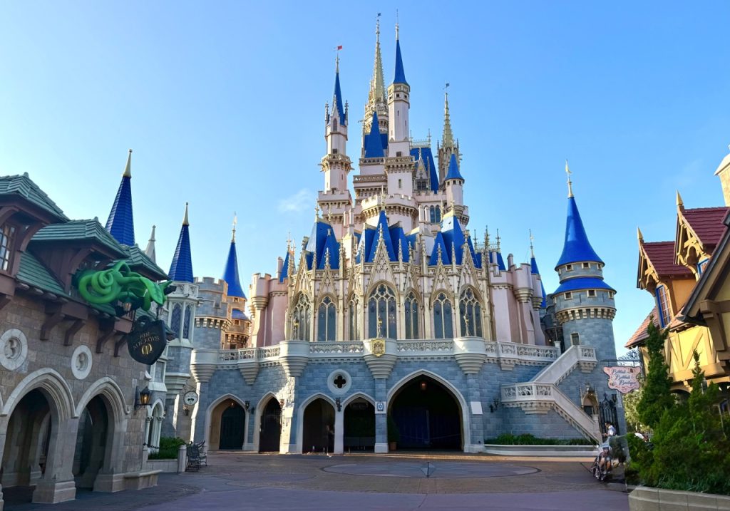 Packing Light for Long Disney Days: What You’ll Actually Use ZW WDW 2025 MK Back Castle Large