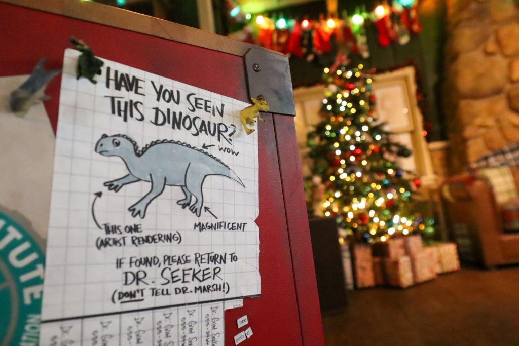 2025-santa-dak-dinoland-02 – WDWINFO.COM Your 2025 Guide to Meeting Santa at Walt Disney World 2025-santa-dak-dinoland-02