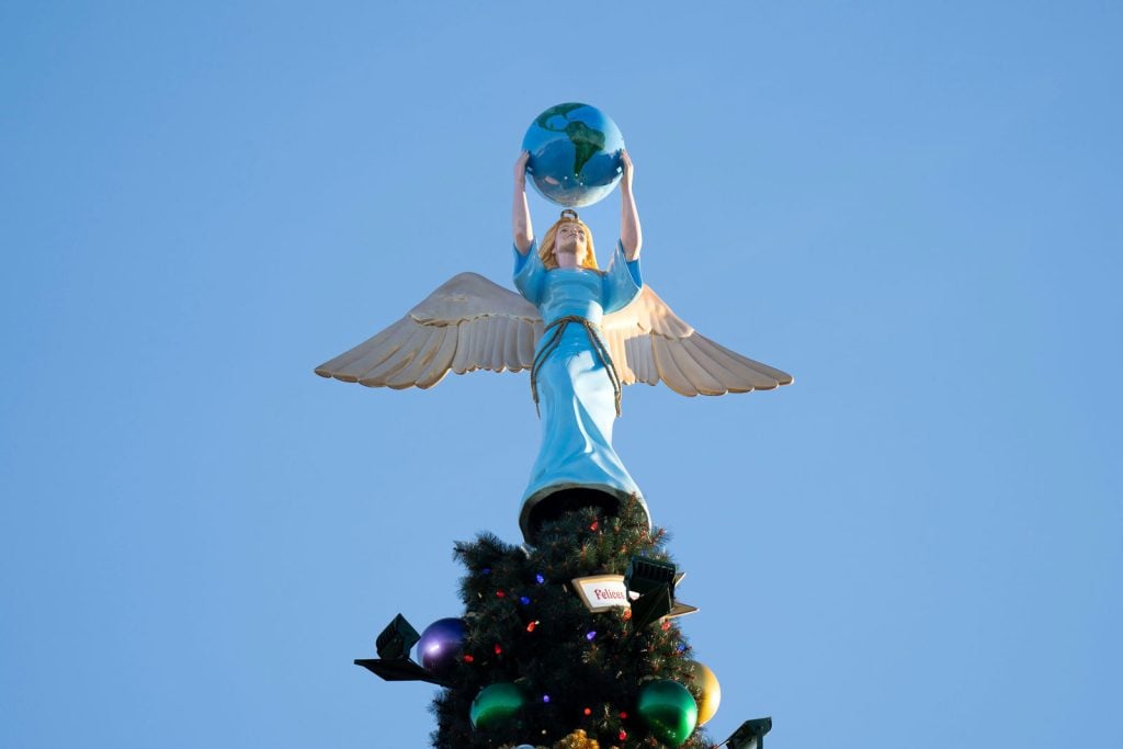 2025 EPCOT Festival of the Holidays Begins at Disney World EPCOT-Holiday-Icon-Tree