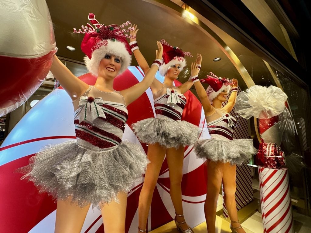 The Great Movie Ride Lives On: New Holiday Window Display at Disney’s Hollywood Studios IMG_1138