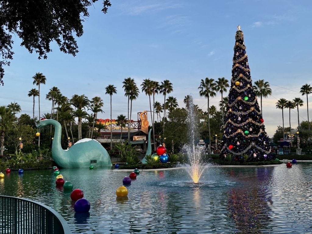 hollywood studios holiday decor_chloe 10 – WDWINFO.COM Which Disney World Park Does Christmas Best in 2025? hollywood studios holiday decor_chloe 10