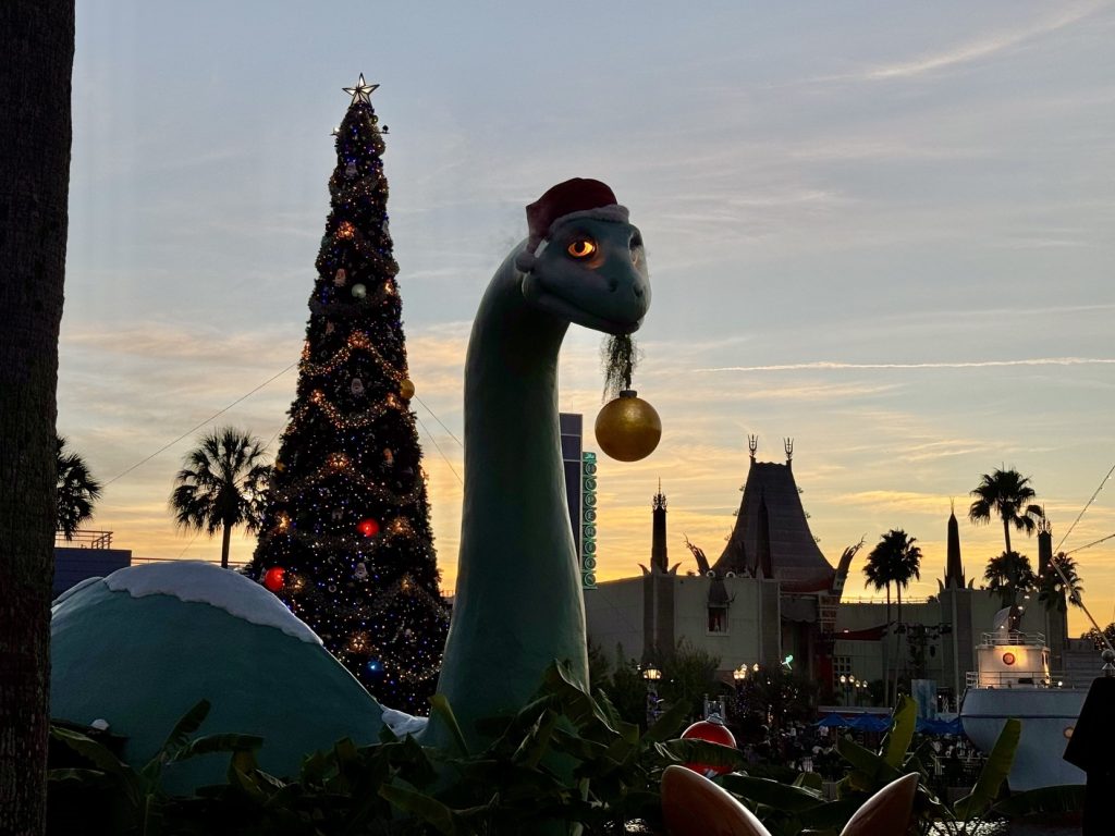 hollywood studios holiday decor_chloe 11 – WDWINFO.COM Which Disney World Park Does Christmas Best in 2025? hollywood studios holiday decor_chloe 11