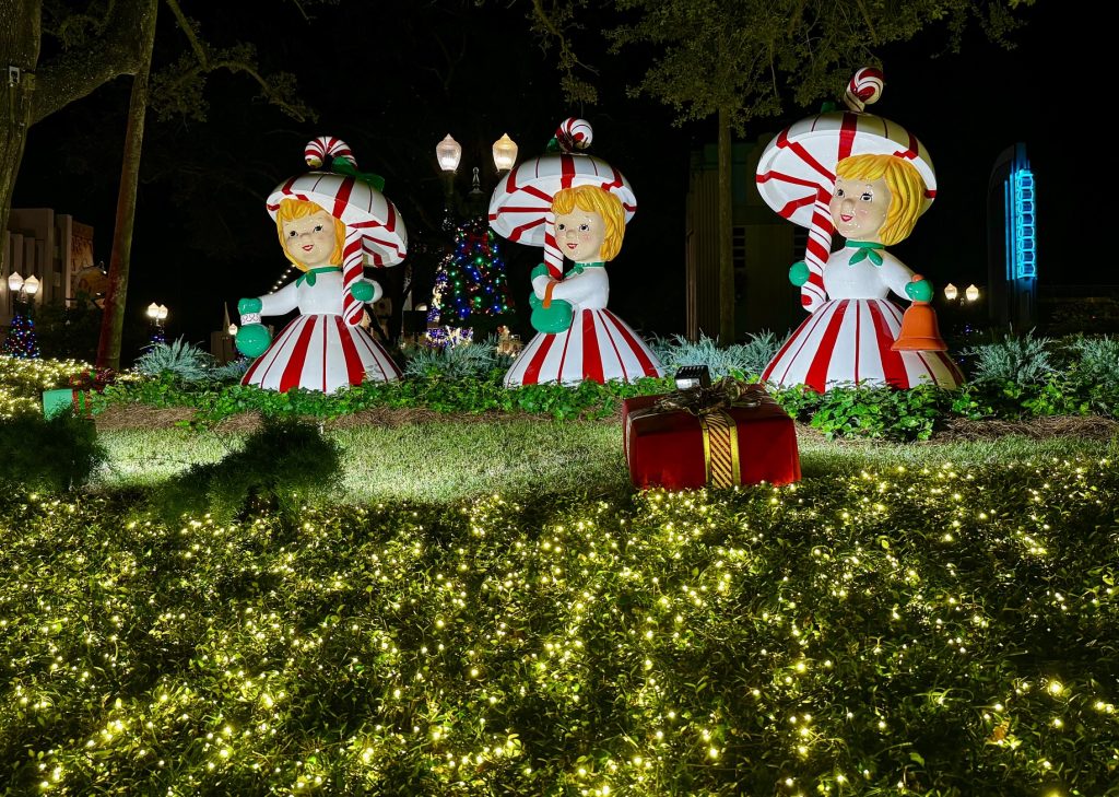 hollywood studios holiday decor_chloe 15 – WDWINFO.COM Which Disney World Park Does Christmas Best in 2025? hollywood studios holiday decor_chloe 15