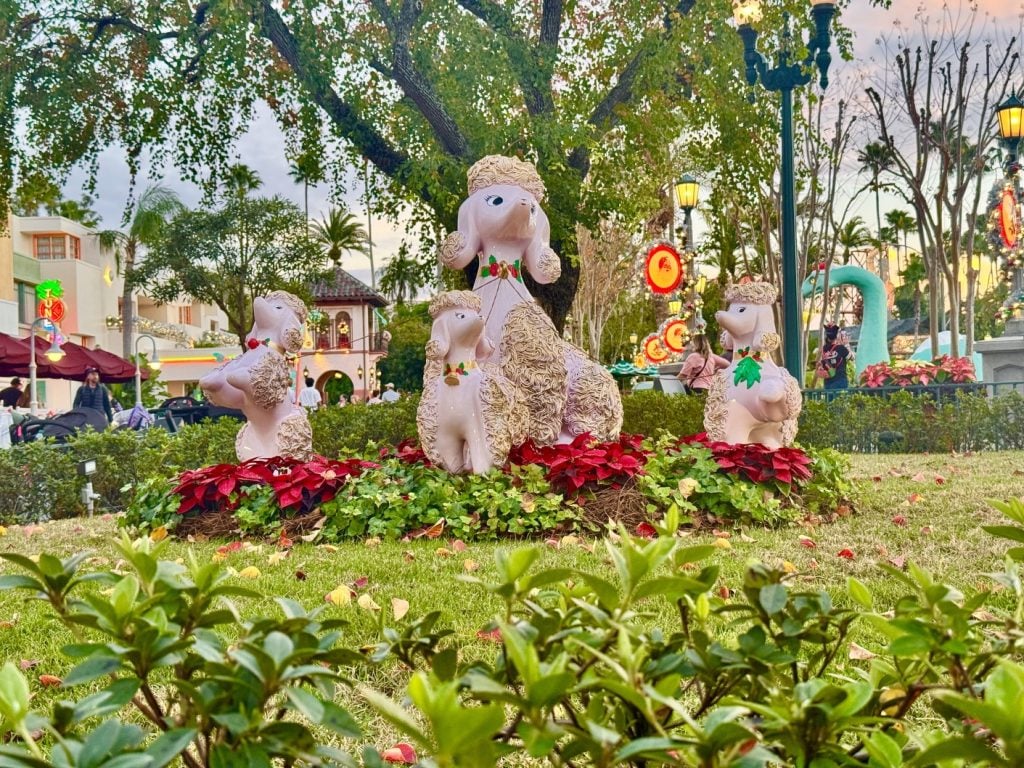 hollywood studios holiday decor_chloe 3 – WDWINFO.COM Which Disney World Park Does Christmas Best in 2025? hollywood studios holiday decor_chloe 3