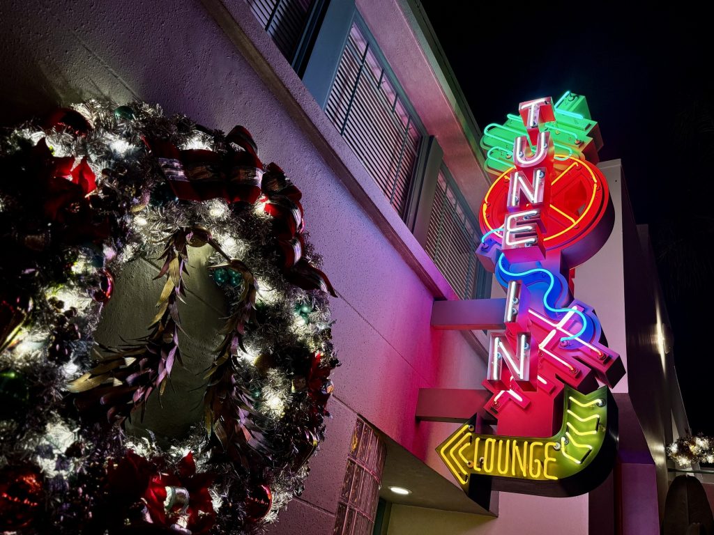 hollywood studios holiday decor_chloe 5 – WDWINFO.COM Which Disney World Park Does Christmas Best in 2025? hollywood studios holiday decor_chloe 5
