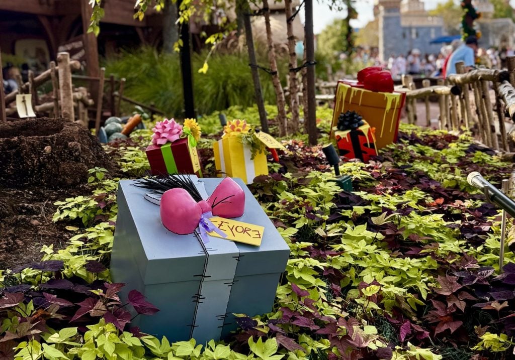 magic kingdom 2025 holiday decor 40 – WDWINFO.COM Which Disney World Park Does Christmas Best in 2025? magic kingdom 2025 holiday decor 40
