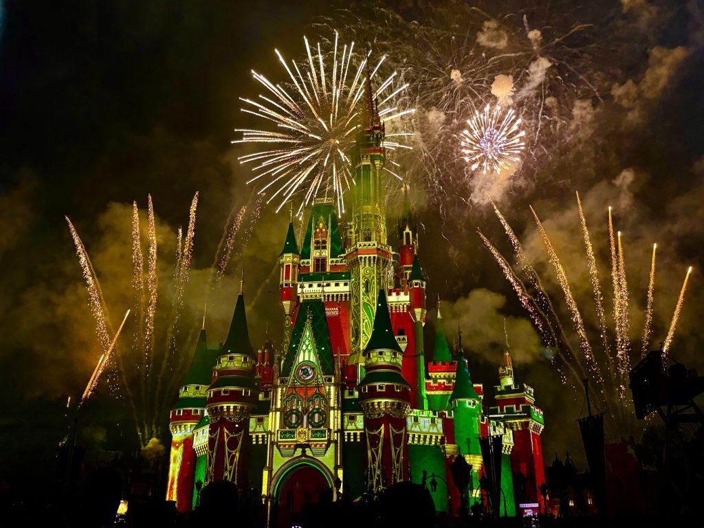 Minnie’s Wonderful Christmastime Fireworks at Magic Kingdom