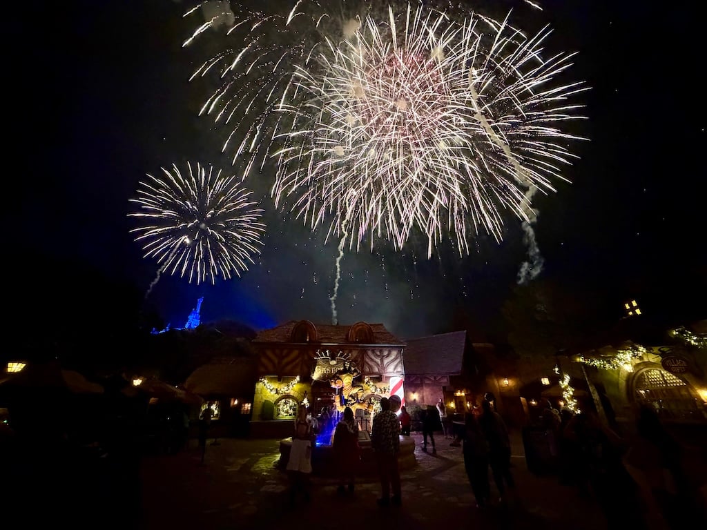 Fantasyland Fireworks 2 โ WDWINFO.COM The Magic Kingdom Fireworks Spot You Need to Know About Fantasyland Fireworks 2