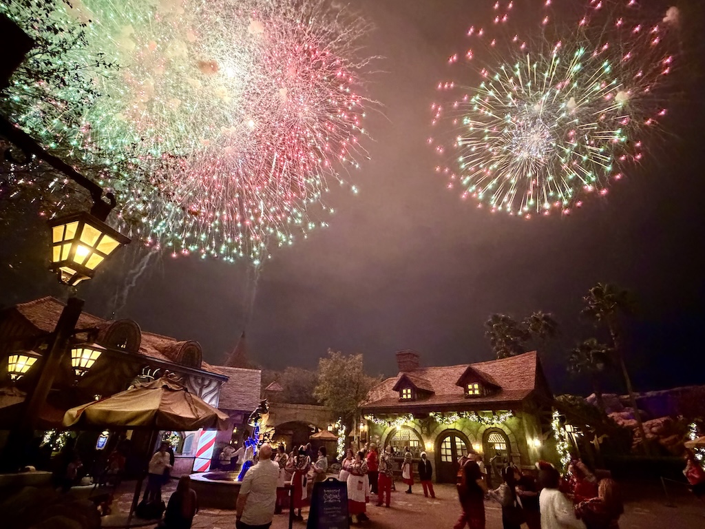 Fantasyland Fireworks 6 โ WDWINFO.COM The Magic Kingdom Fireworks Spot You Need to Know About Fantasyland Fireworks 6