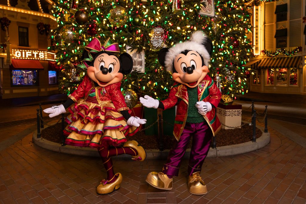 Five Ways to Spread Holiday Cheer in the Disney Parks