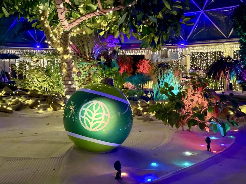 glimmering greenhouses_living_with_the_land_chloe 12 – WDWINFO.COM Disney World’s Best Christmas Lights are at EPCOT: Glimmering Greenhouses glimmering greenhouses_living_with_the_land_chloe 12