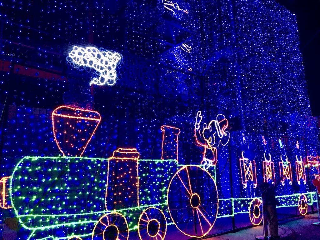 osborne lights_chloe 7 – WDWINFO.COM A Look Back at Disney’s Osborne Spectacle of Dancing Lights osborne lights_chloe 7