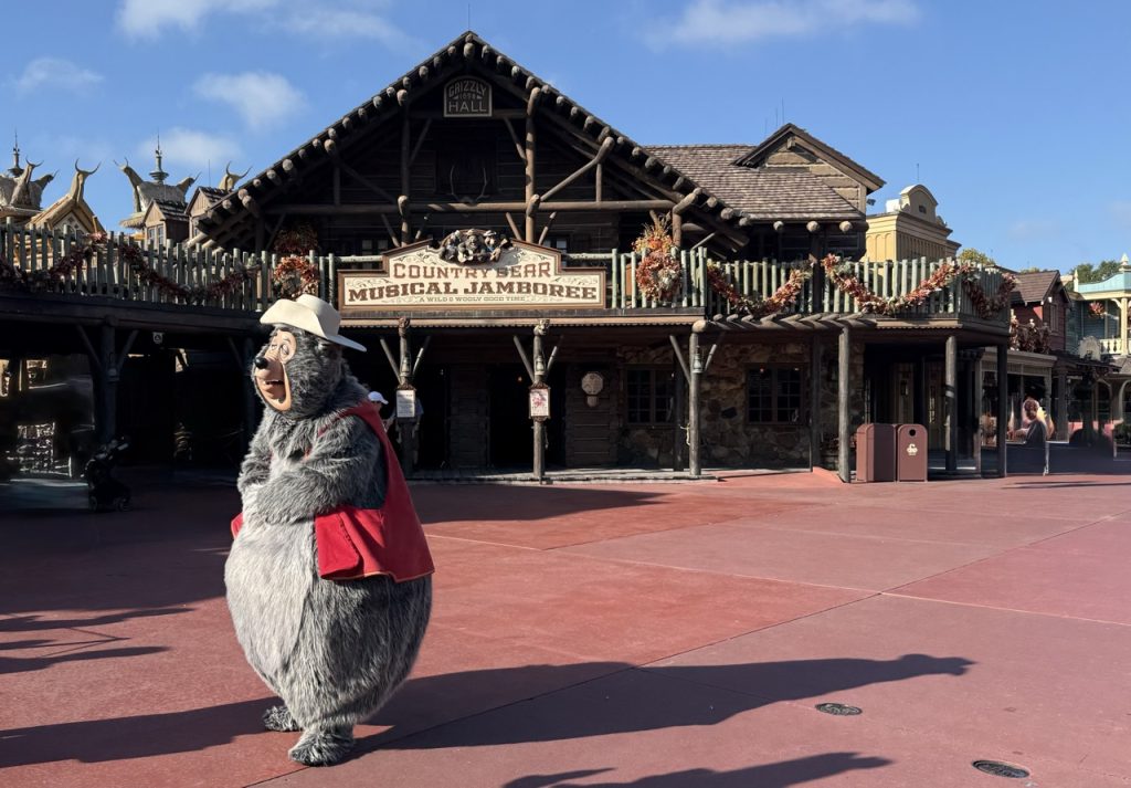 Do You Prefer Your Disney Characters Roaming or Stationed? Magic Kingdom 2025 Zoe Wood Disney World Bear Character Country Bear Jamboree Large
