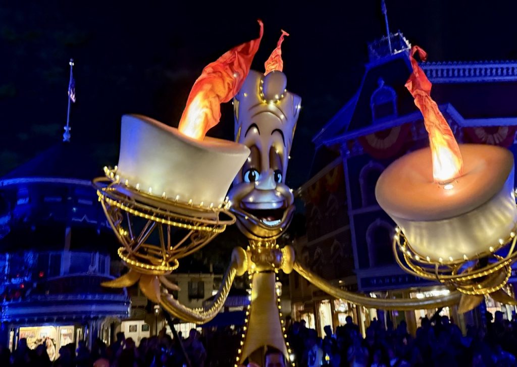 Paint the Night Parade Nighttime Disneyland Zoe Wood 2025 Lumiere Large ā WDWINFO.COM If You Only See One Disney Parade, This Is the One Paint the Night Parade Nighttime Disneyland Zoe Wood 2025 Lumiere Large