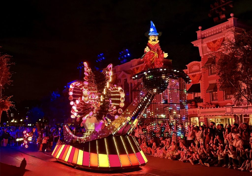 Paint the Night Parade Nighttime Disneyland Zoe Wood 2025 Mickey Large ā WDWINFO.COM If You Only See One Disney Parade, This Is the One Paint the Night Parade Nighttime Disneyland Zoe Wood 2025 Mickey Large