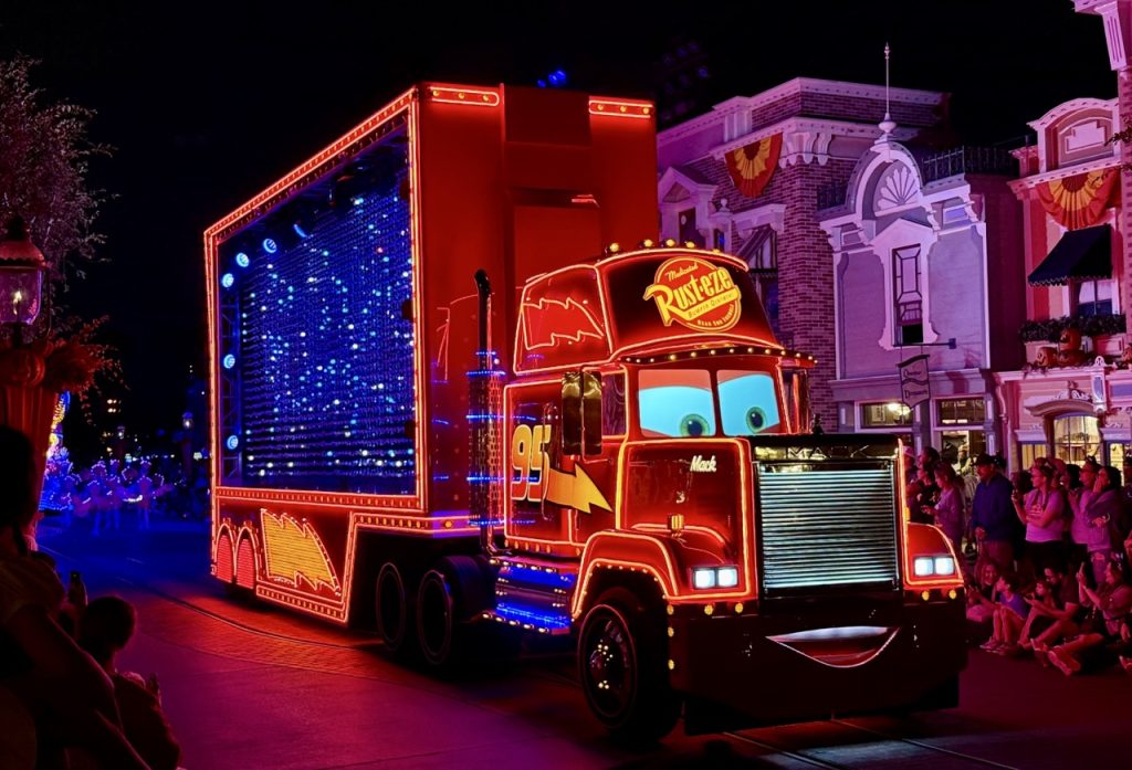 Paint the Night Parade Nighttime Disneyland Zoe Wood 2025 Rusteze Large ā WDWINFO.COM If You Only See One Disney Parade, This Is the One Paint the Night Parade Nighttime Disneyland Zoe Wood 2025 Rusteze Large
