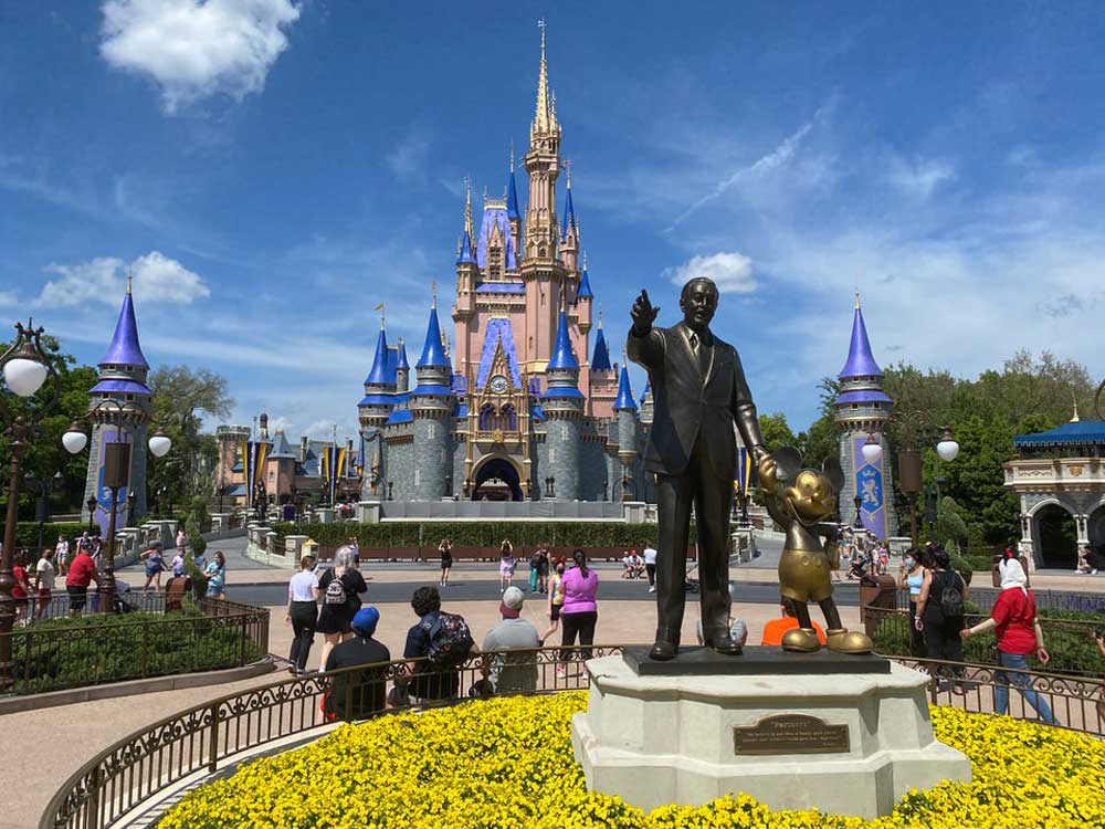 Parenting Around Other Families at Disney magic-kingdom-cinderella-castle-march  