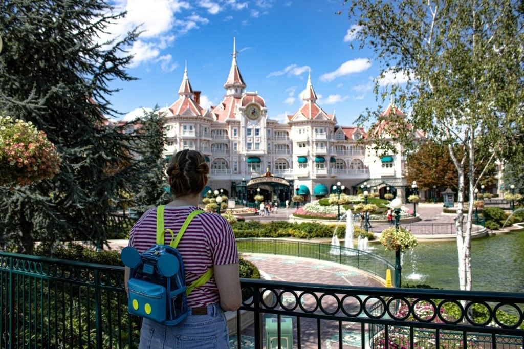 Are You a Disney Parks Backpacker or a Hands-Free Fan?