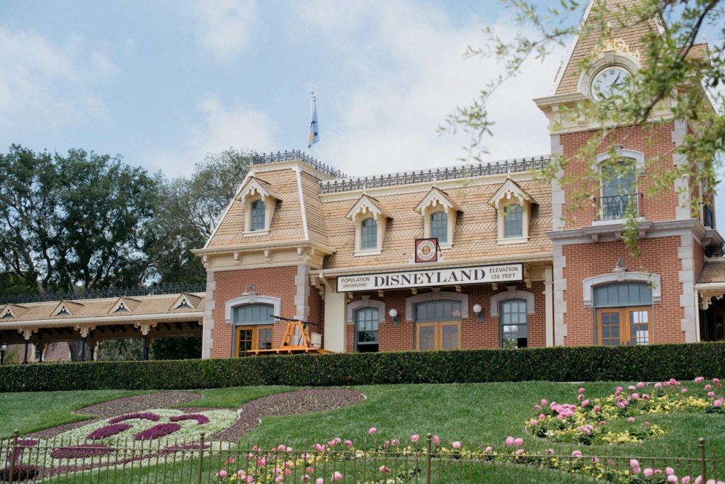 5 Ways to Keep Kids Safe in Disney Park Crowds
