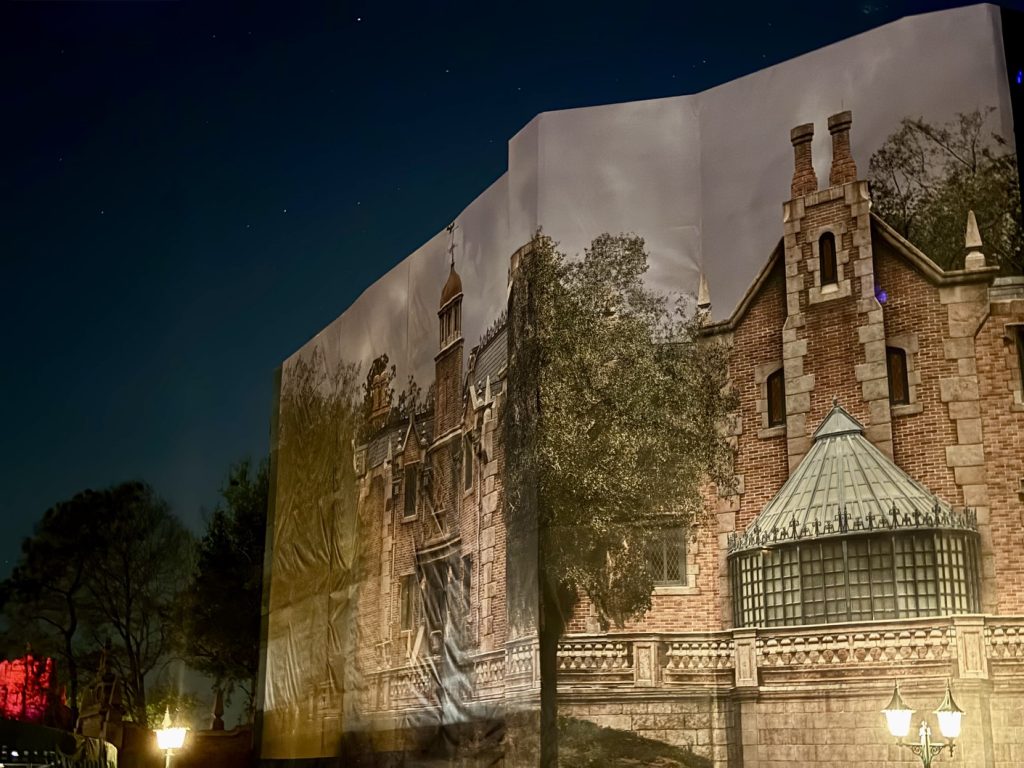 Missing Mansion? Scrim Covers Iconic Magic Kingdom Attraction