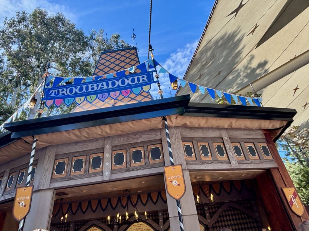 Bluey Fancy Snacks at Disneyland Are Surprisingly Good dlr-troubadour-tavern-exterior