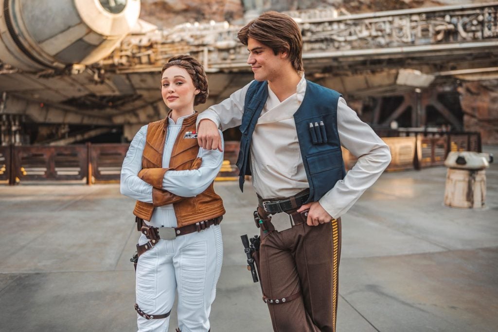 Han-Solo-and-Leia-Organa-at-Star-Wars-Galaxys-Edge-at-Disneyland – WDWINFO.COM Why Disney World Really Needs to Have a Star Wars Event Han-Solo-and-Leia-Organa-at-Star-Wars-Galaxys-Edge-at-Disneyland