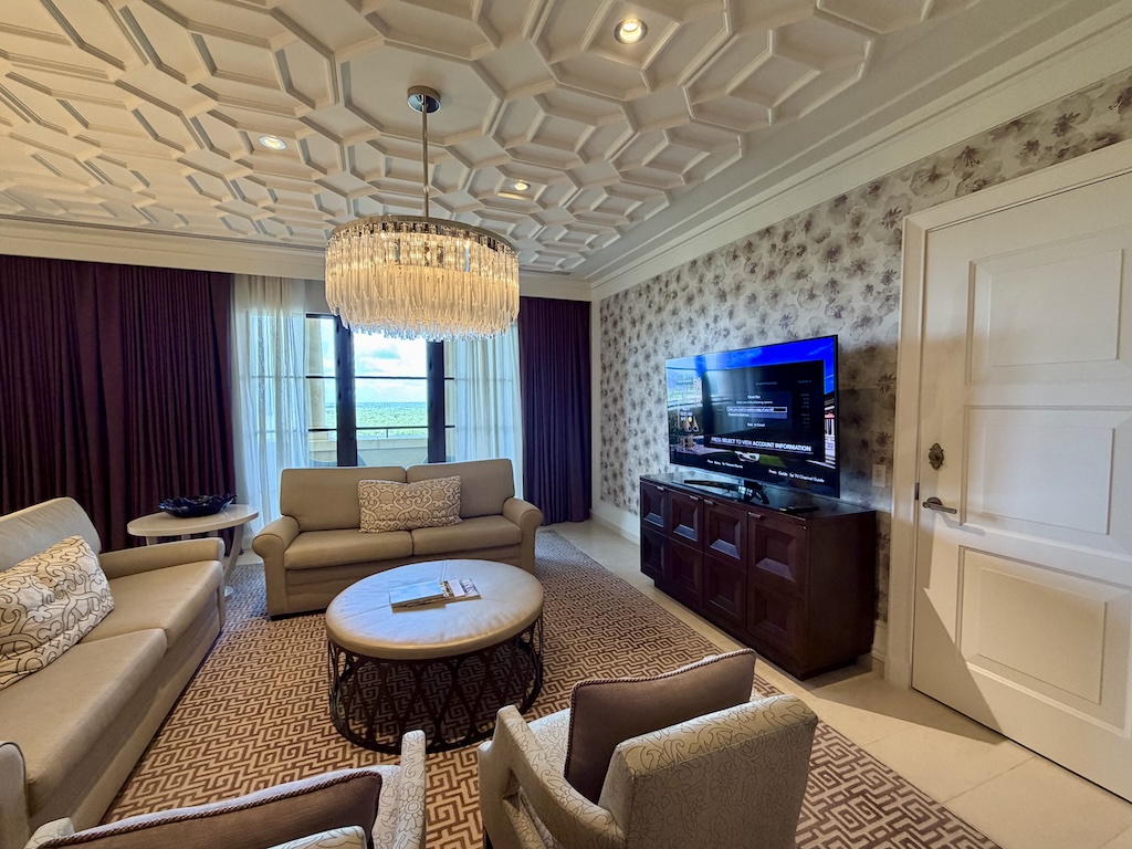 Four Seasons Rooms 21 โ WDWINFO.COM See Inside the Luxe Rooms and Suites at The Four Seasons Resort at Disney World Four Seasons Rooms 21