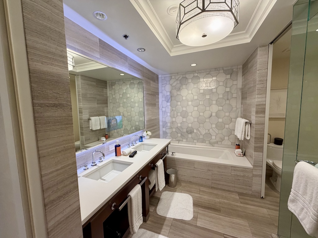 Four Seasons Rooms 38 โ WDWINFO.COM See Inside the Luxe Rooms and Suites at The Four Seasons Resort at Disney World Four Seasons Rooms 38
