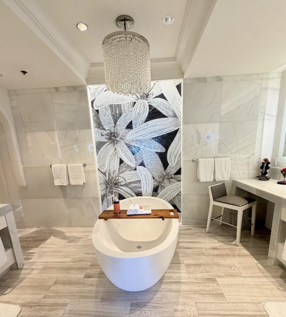 Four Seasons Rooms 39 โ WDWINFO.COM See Inside the Luxe Rooms and Suites at The Four Seasons Resort at Disney World Four Seasons Rooms 39