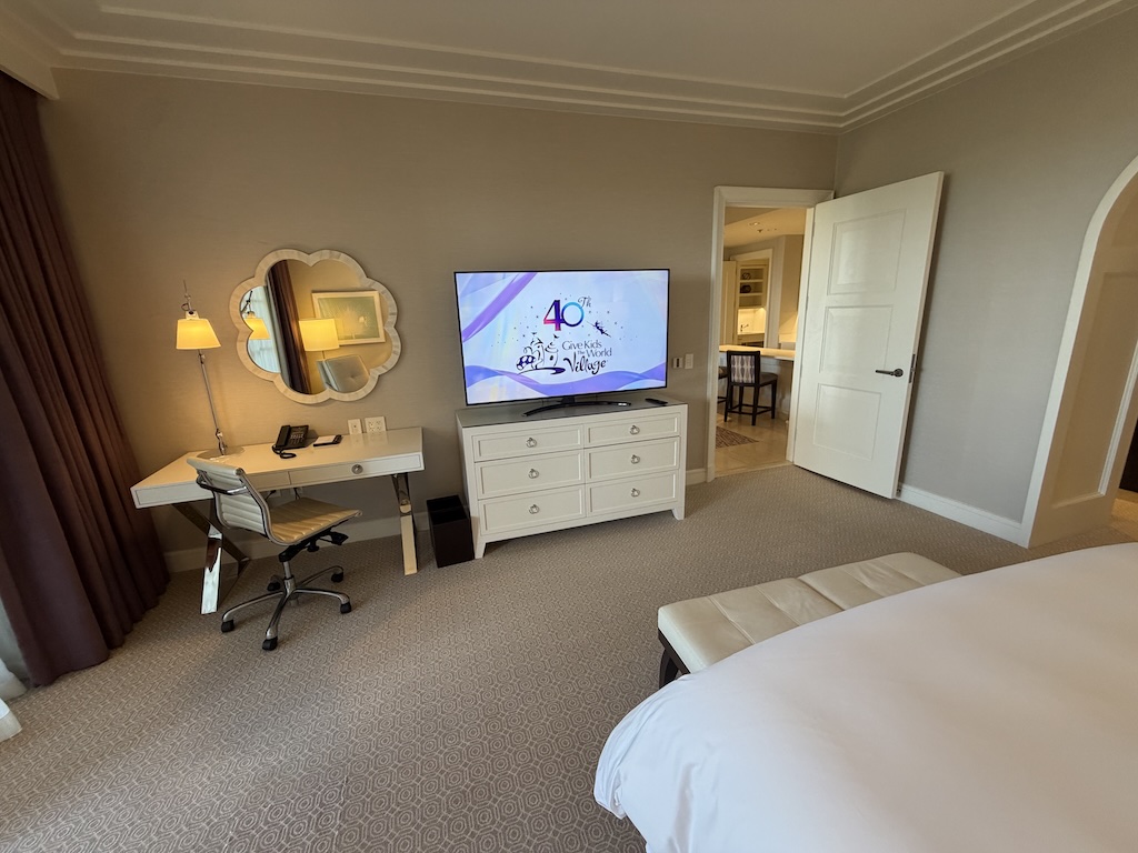 Four Seasons Rooms 4 โ WDWINFO.COM See Inside the Luxe Rooms and Suites at The Four Seasons Resort at Disney World Four Seasons Rooms 4