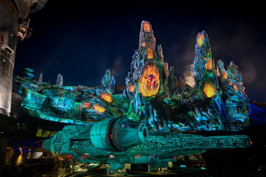 Shadows-of-Memory-Disneyland – WDWINFO.COM FIRST LOOK at New Smugglers Run Mission with Mando & Grogu Debuts May 22 Shadows-of-Memory-Disneyland