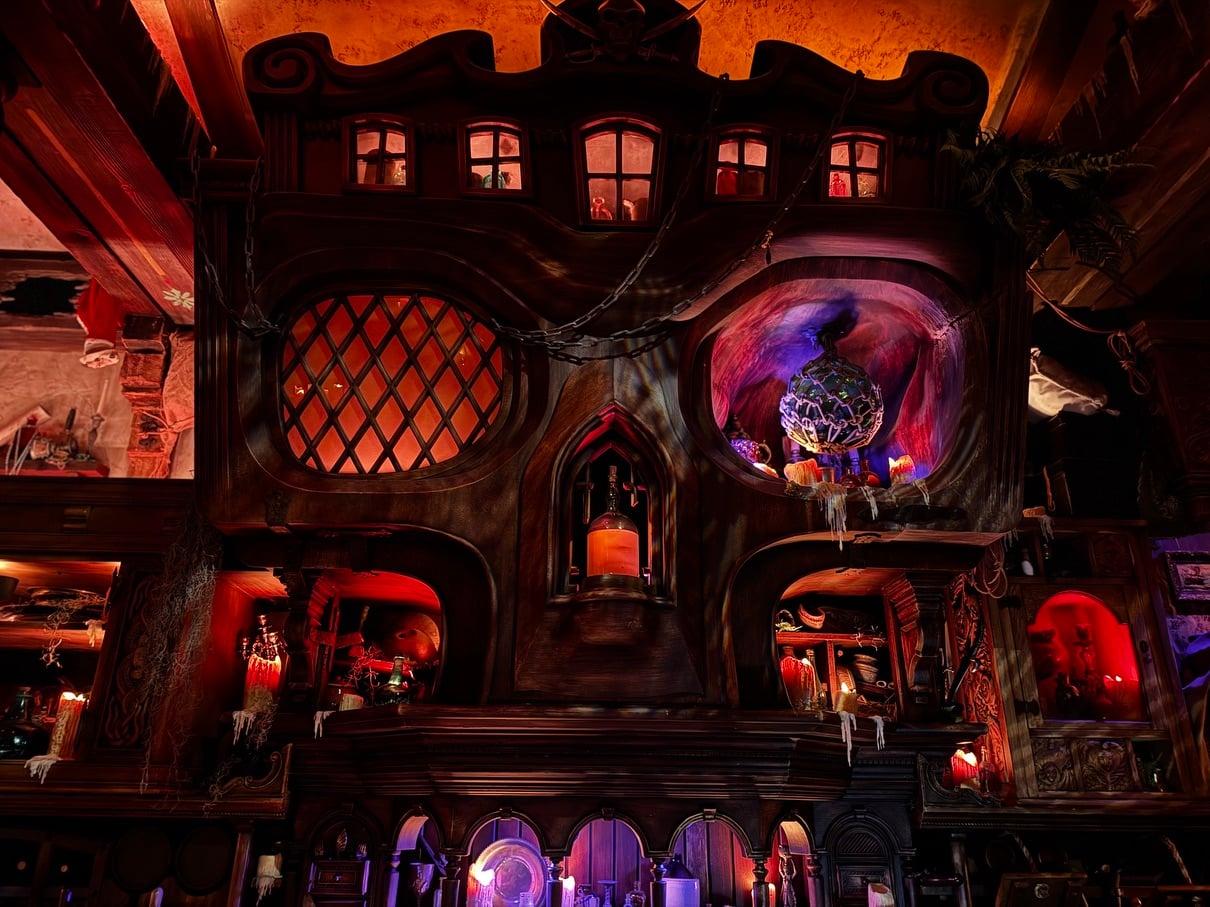 Is The Beak & Barrel Still Worth a Stop at Magic Kingdom? beak and barrel_magic kingdom_chloe 25