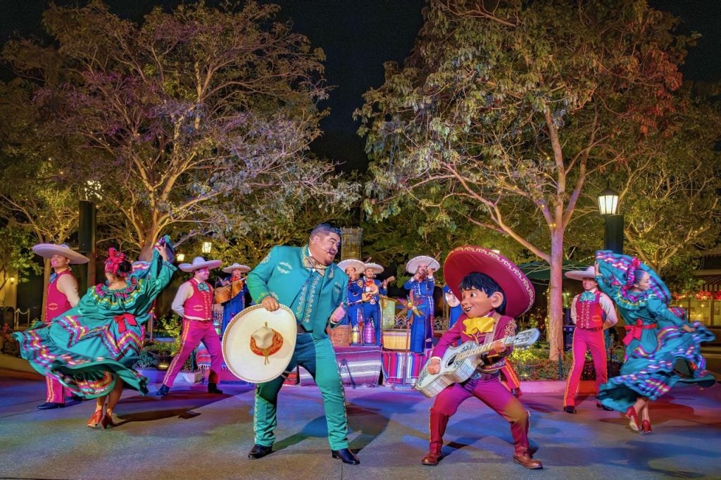 2026 disneyland resort holidays - 22 | WDWINFO.COM What’s NEW for the 2026 Holiday Season at Disneyland 2026 disneyland resort holidays - 22