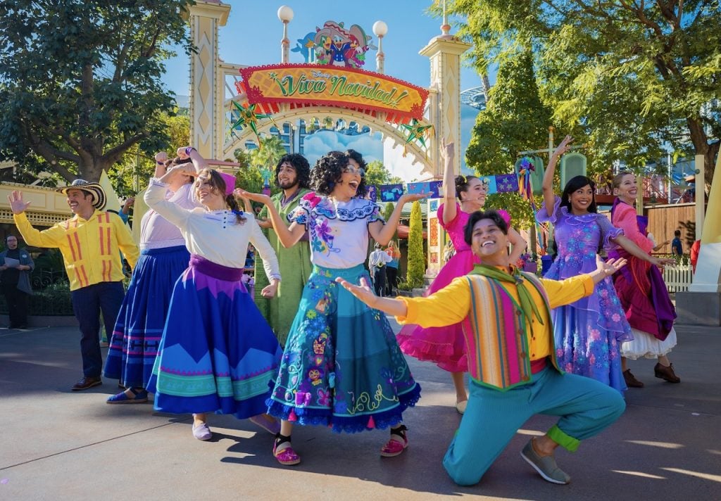 2026 disneyland resort holidays - 23 | WDWINFO.COM What’s NEW for the 2026 Holiday Season at Disneyland 2026 disneyland resort holidays - 23