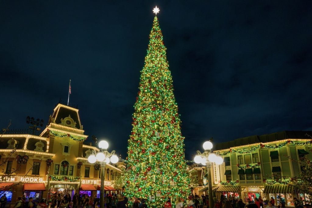 2026 disneyland resort holidays - 4 | WDWINFO.COM What’s NEW for the 2026 Holiday Season at Disneyland 2026 disneyland resort holidays - 4